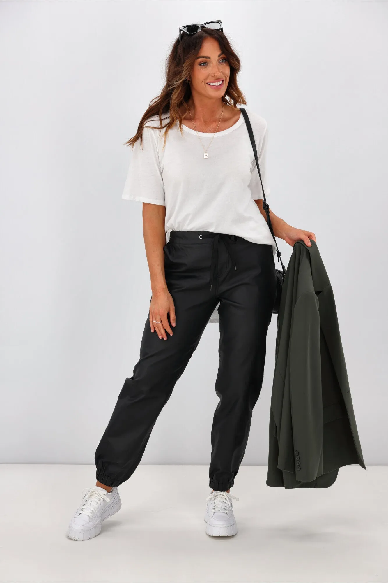 Wakee Julia Wetlook Jogger Black