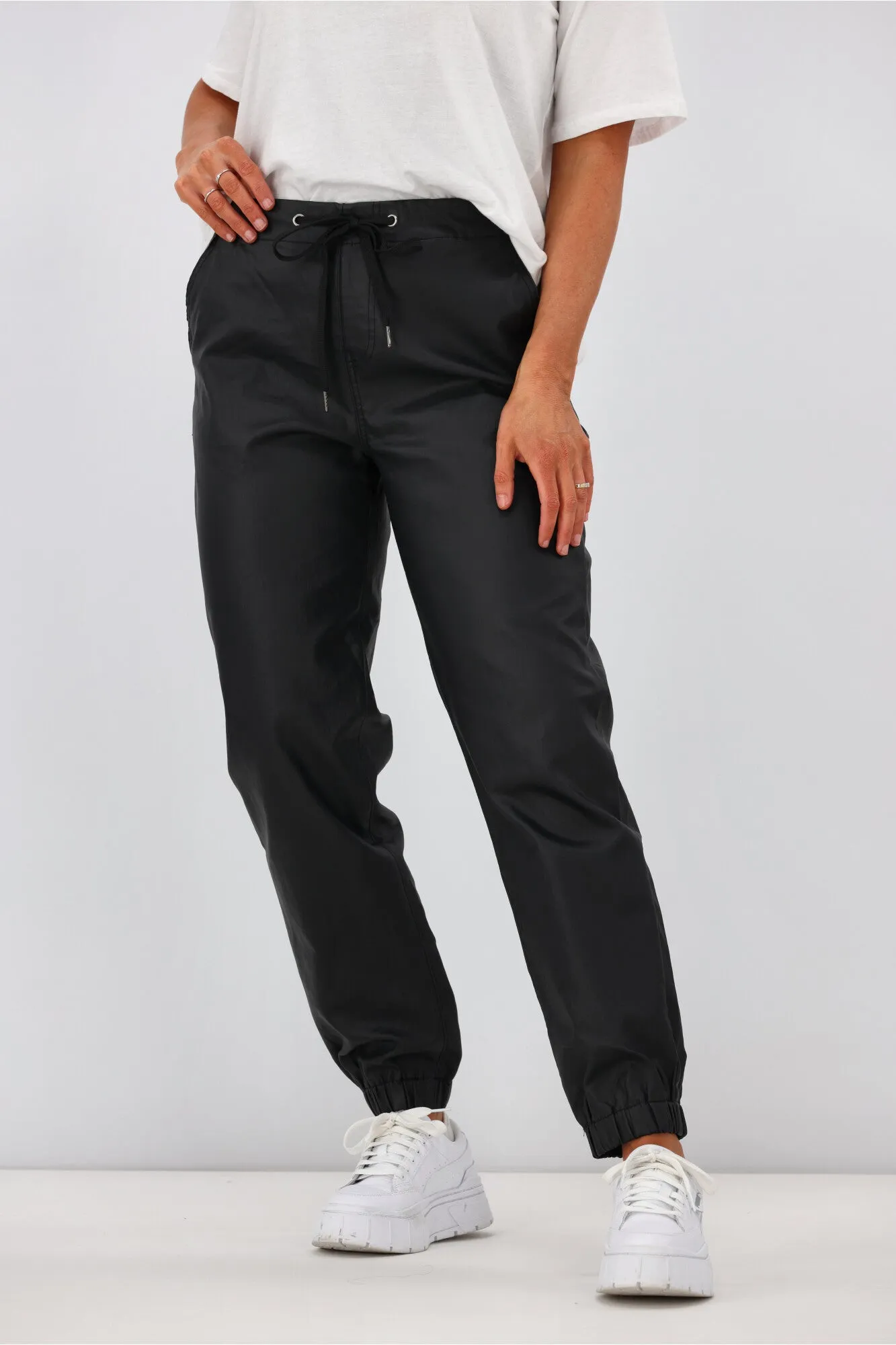 Wakee Julia Wetlook Jogger Black