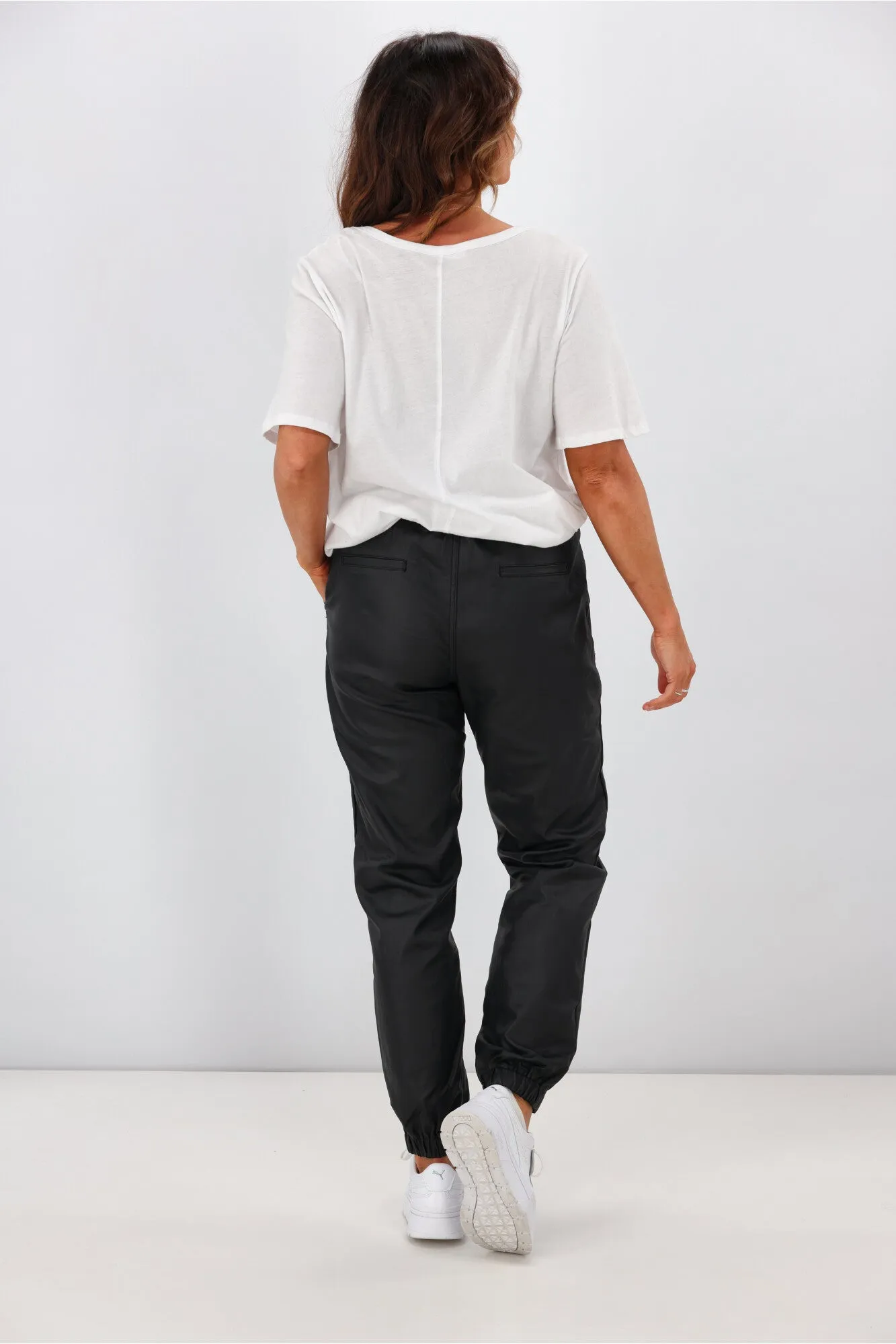 Wakee Julia Wetlook Jogger Black