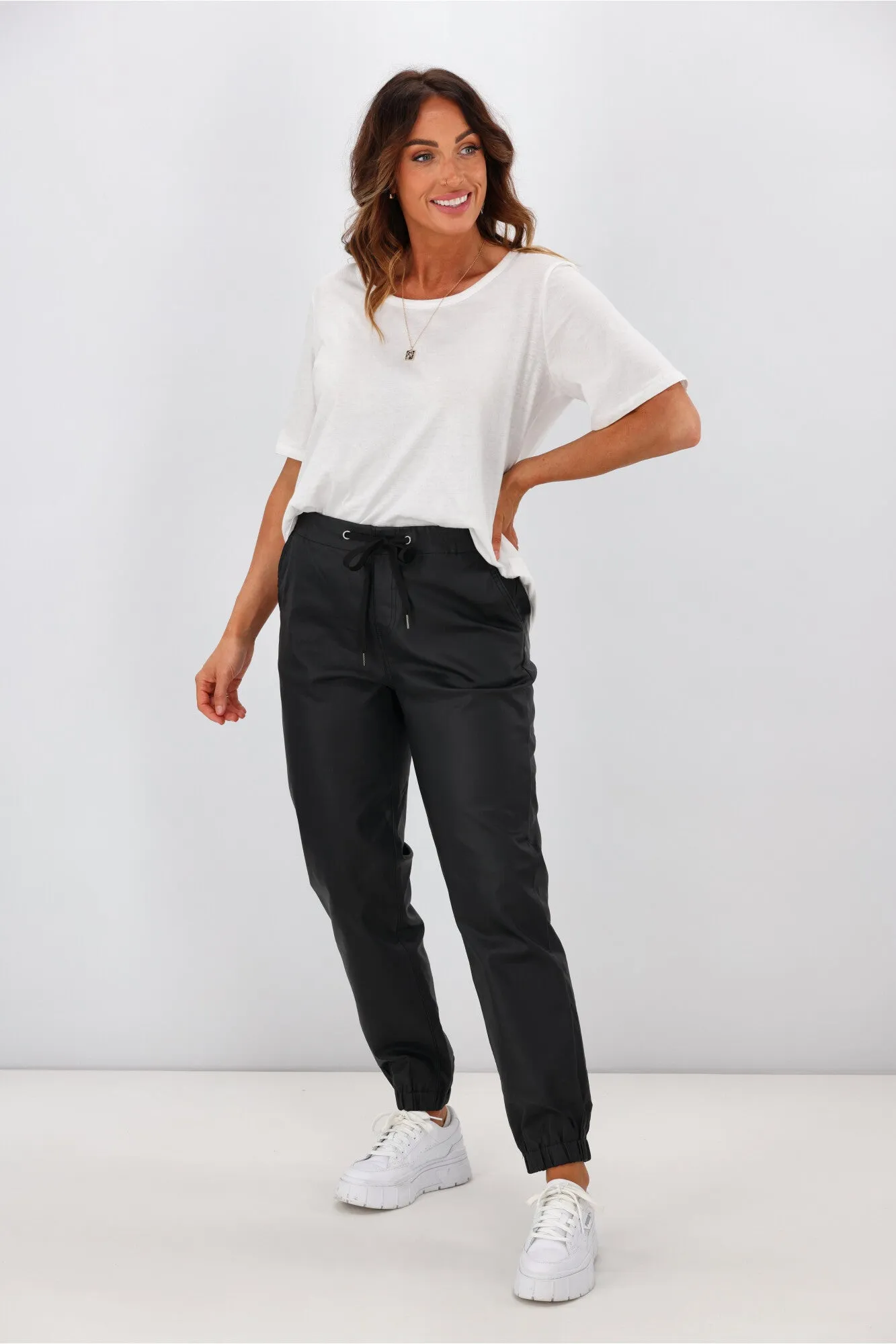 Wakee Julia Wetlook Jogger Black